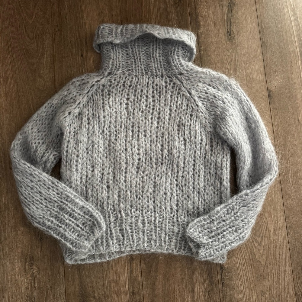 Maiami Basic Gray Turtleneck Sweater - Picture 2 of 6